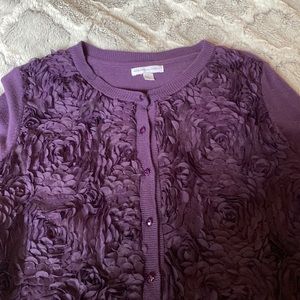 Like New (wore once) - beautiful roses sweater - lighter weight sweater